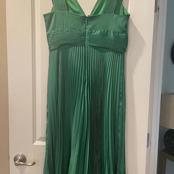 BCBGMAXARIA Natalia evening dress, emerald green color. - Picture 4 of 4